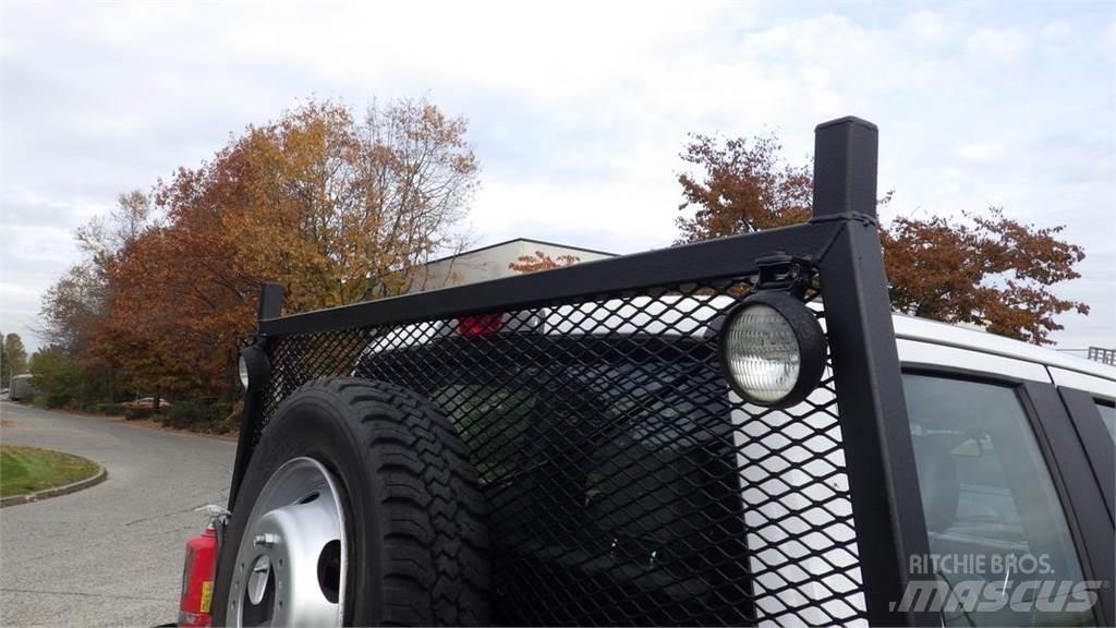 Ford F-550 شاحنات مسطحة/مفصلية الجوانب