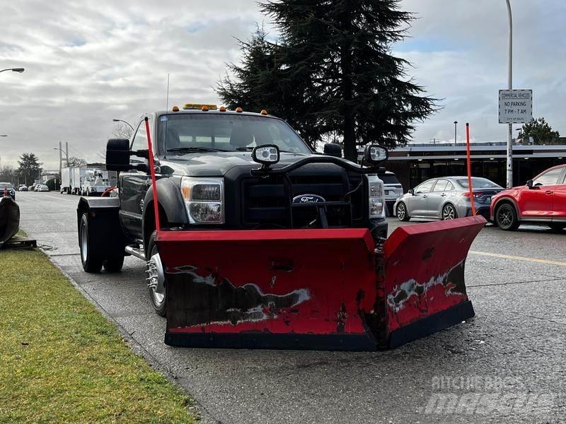 Ford F-550 حراثات ونصول الجليد
