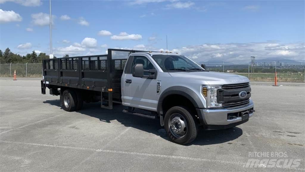 Ford F-550 شاحنات مسطحة/مفصلية الجوانب