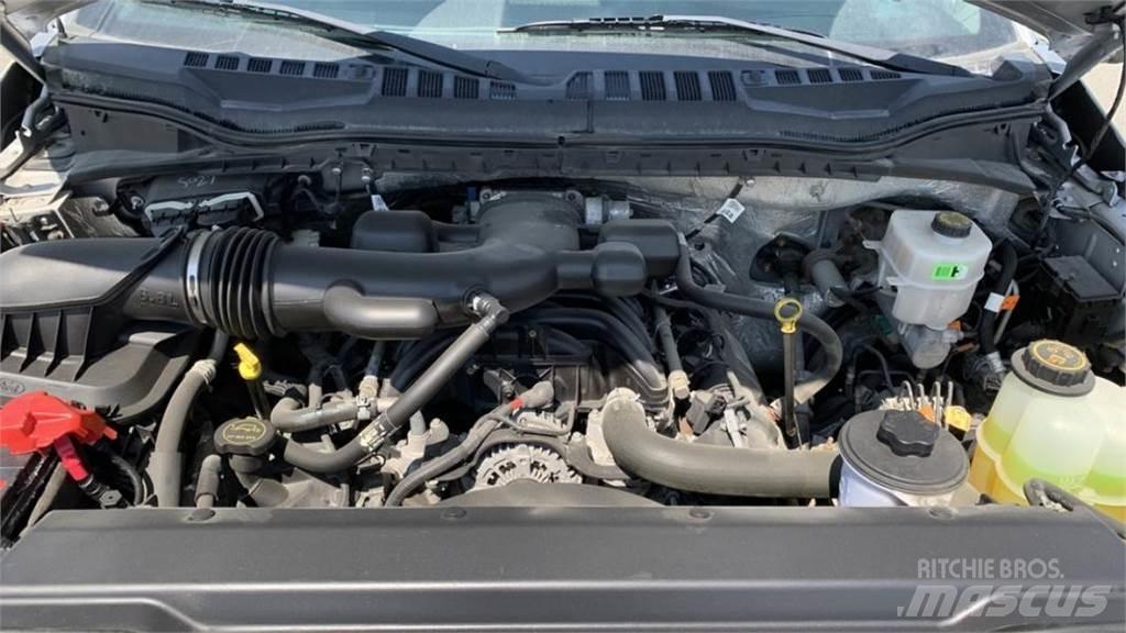 Ford F-550 شاحنات مسطحة/مفصلية الجوانب