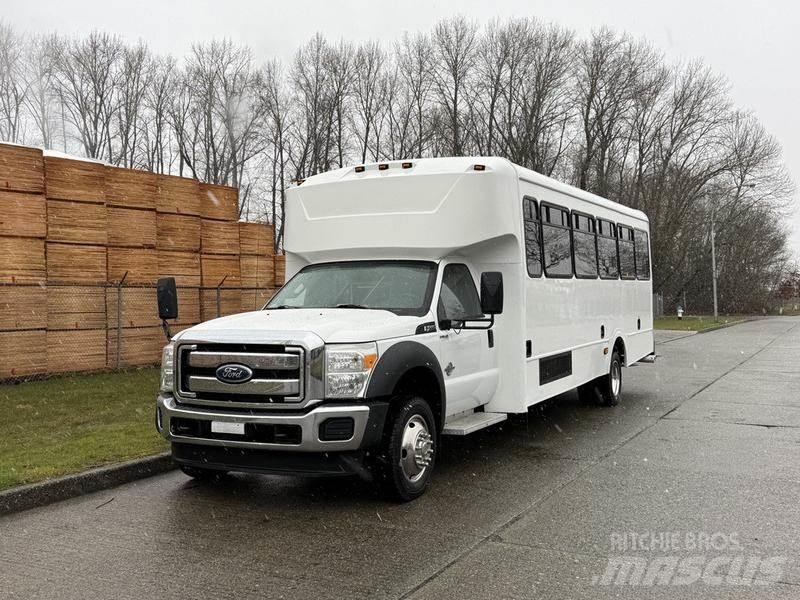 Ford F-550 حافلة صغيرة