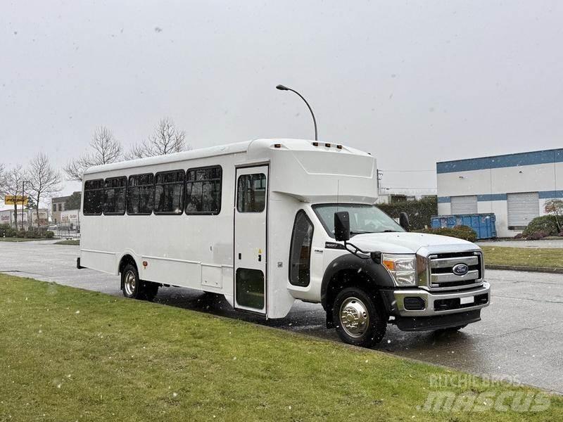 Ford F-550 حافلة صغيرة