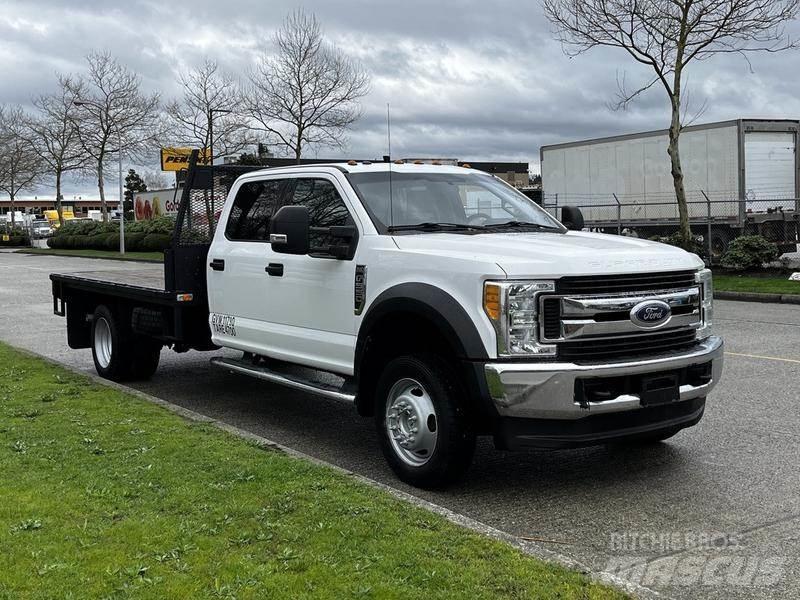 Ford F-550 شاحنات مسطحة/مفصلية الجوانب