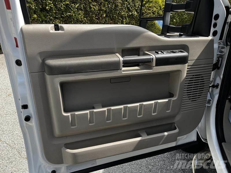 Ford F-550 مركبات الأغراض العامة