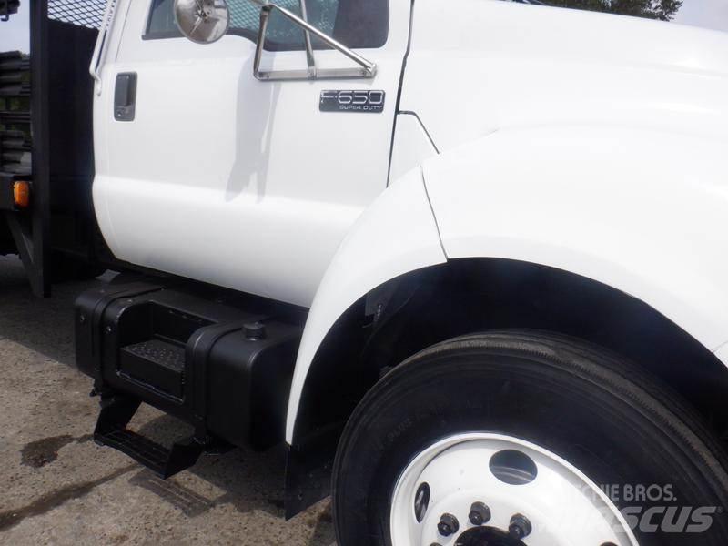 Ford F-650 شاحنات مسطحة/مفصلية الجوانب