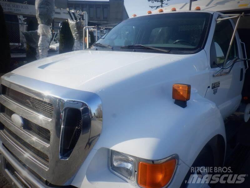 Ford F-650 شاحنات مزدوجة / خلخلة