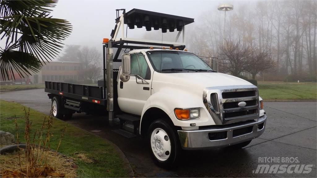 Ford F-750 شاحنات مسطحة/مفصلية الجوانب