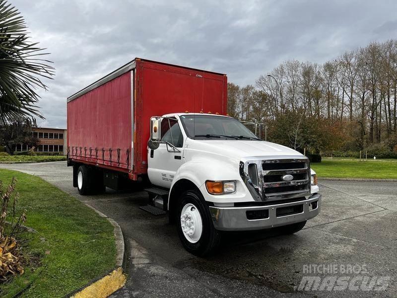 Ford F-750 شاحنة مقفلة