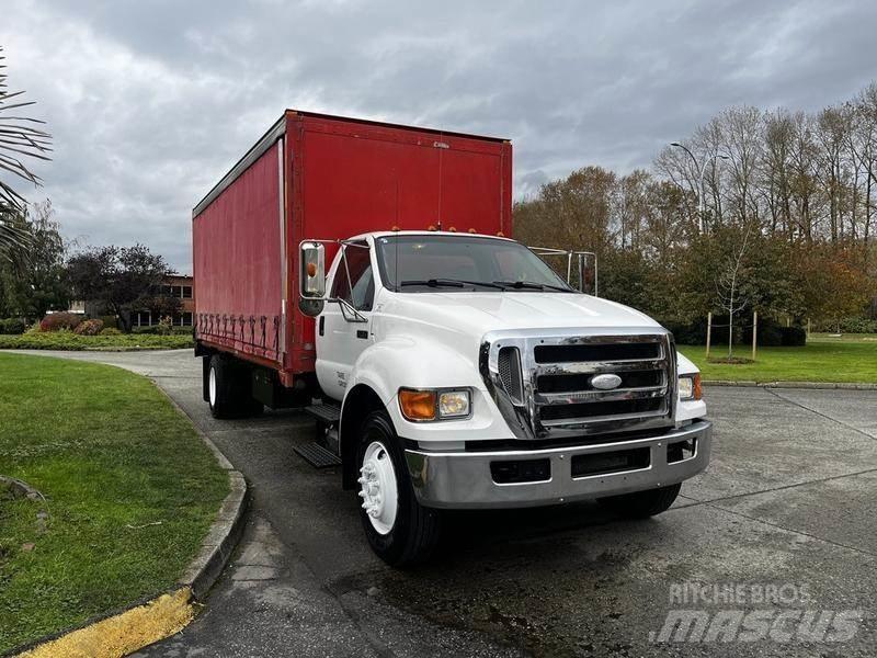 Ford F-750 شاحنة مقفلة