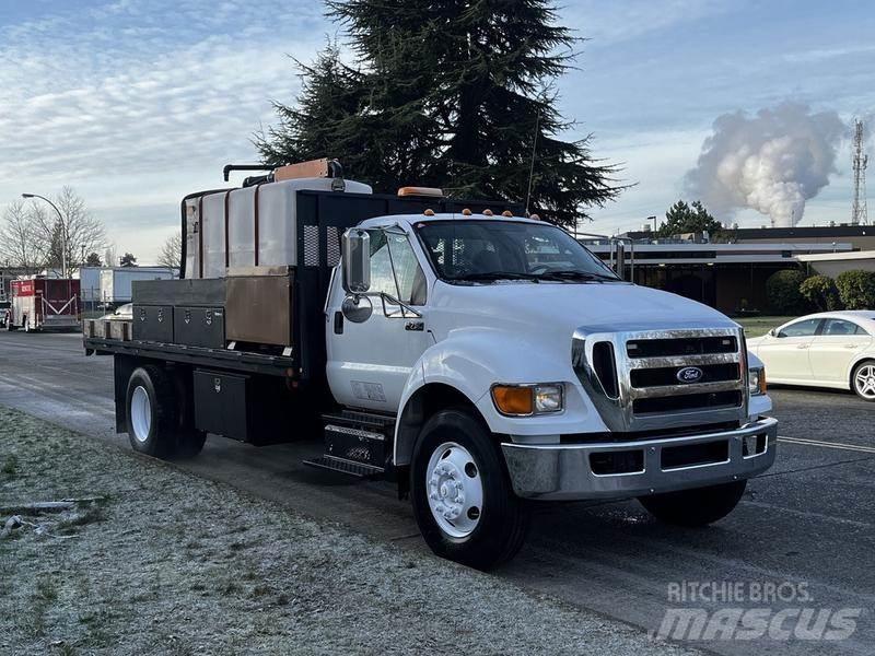 Ford F-750 شاحنات مسطحة/مفصلية الجوانب