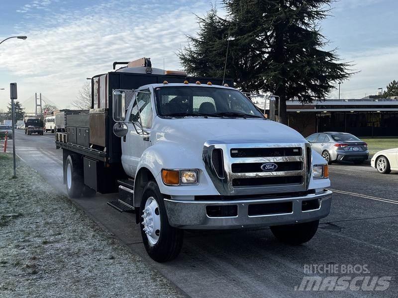 Ford F-750 شاحنات مسطحة/مفصلية الجوانب