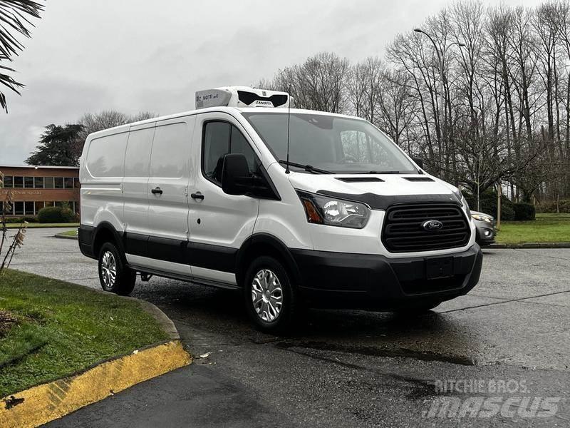 Ford Transit شاحنة مقفلة