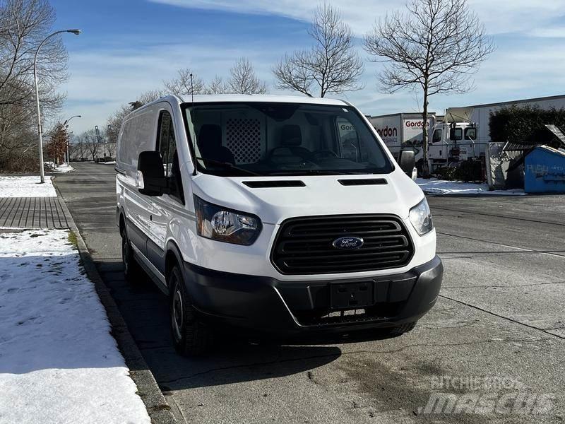 Ford Transit شاحنة مقفلة