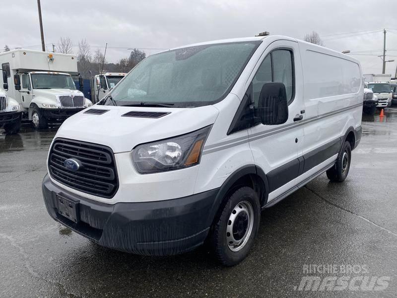 Ford Transit شاحنة مقفلة