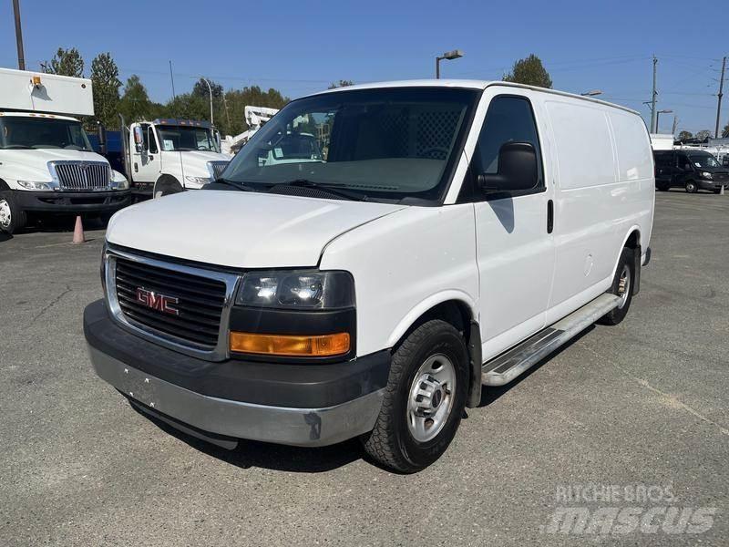 GMC Savana شاحنة مقفلة