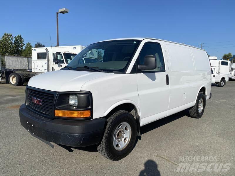 GMC Savana شاحنة مقفلة