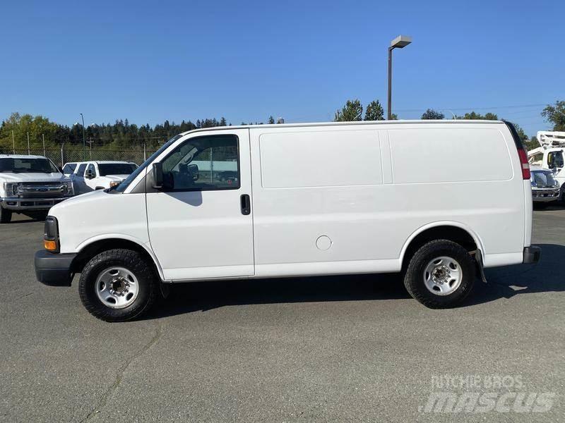 GMC Savana شاحنة مقفلة