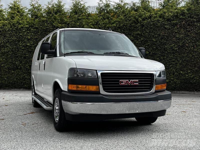 GMC Savana شاحنة مقفلة
