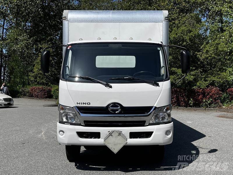 Hino 155 شاحنة مقفلة