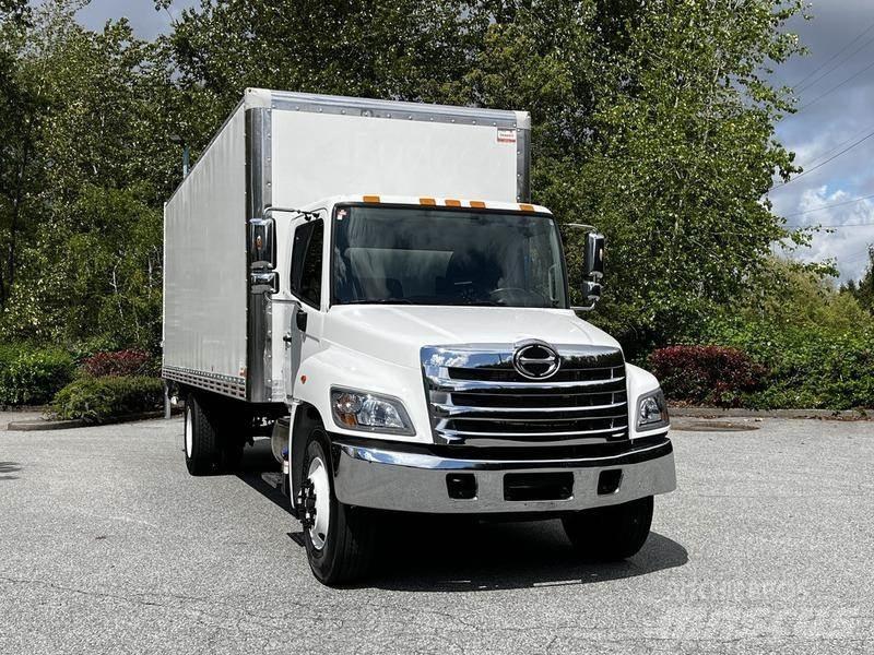 Hino 338 شاحنة مقفلة