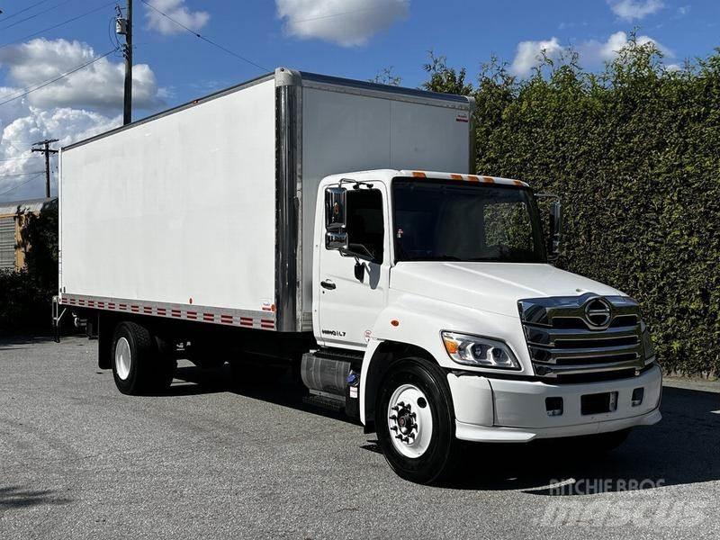 Hino 338 شاحنة مقفلة