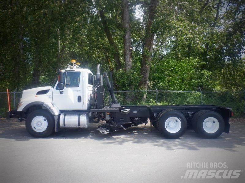 International 7400 شاحنات بمقصورة وهيكل