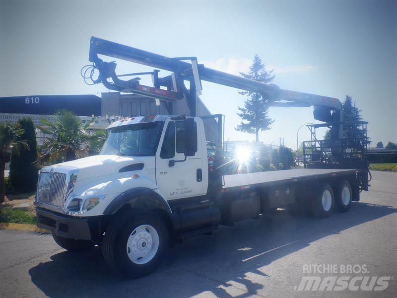 International 7500 شاحنات الرافعات