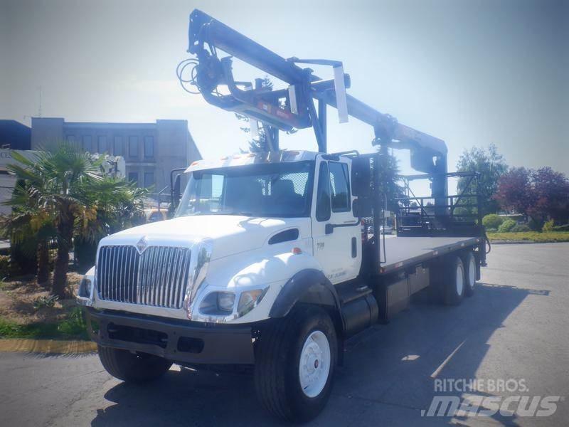 International 7500 شاحنات الرافعات