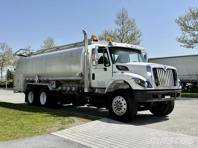 International 7500 شاحنات ذات صهاريج