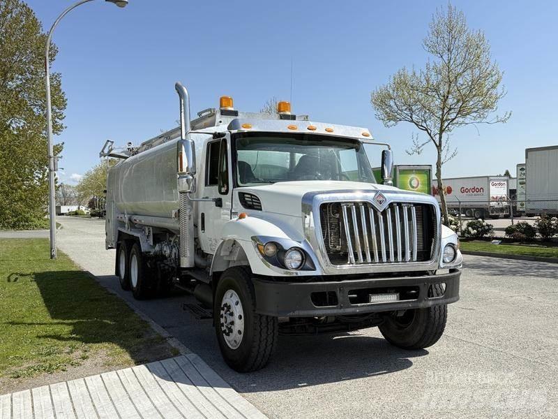 International 7500 شاحنات ذات صهاريج