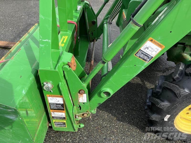 John Deere 790 الجرارات