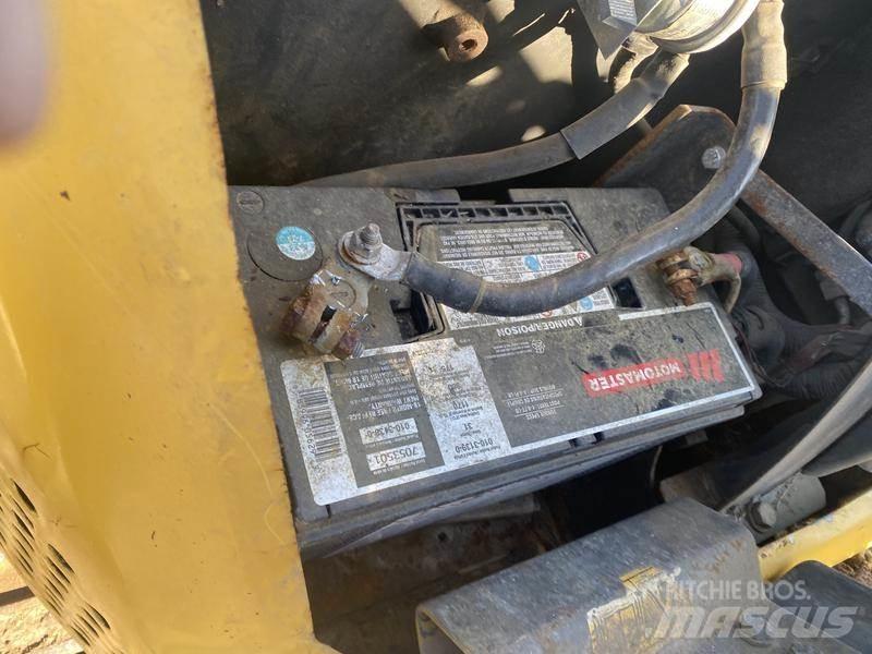 Komatsu PC55MR2 حفارات زحافة