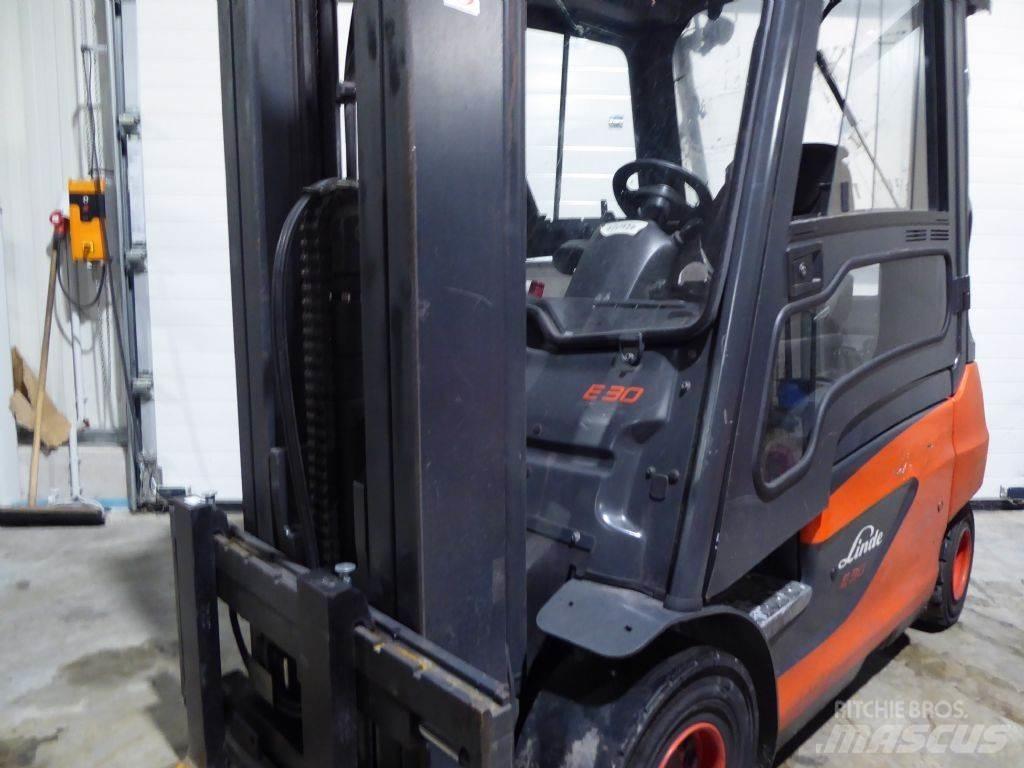 Linde E30-01 شاحنات ذات رافعات شوكية تعمل بالكهرباء
