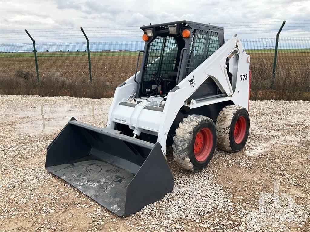 Bobcat 773 لوادر انزلاقية التوجيه