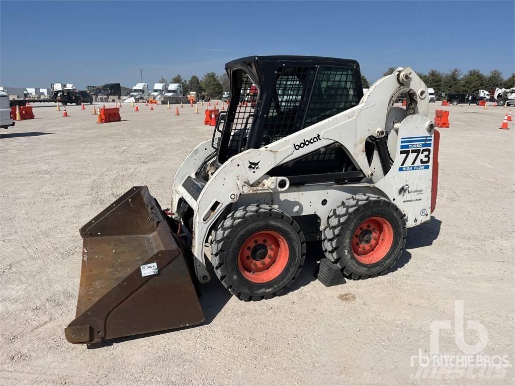 Bobcat 773 لوادر انزلاقية التوجيه