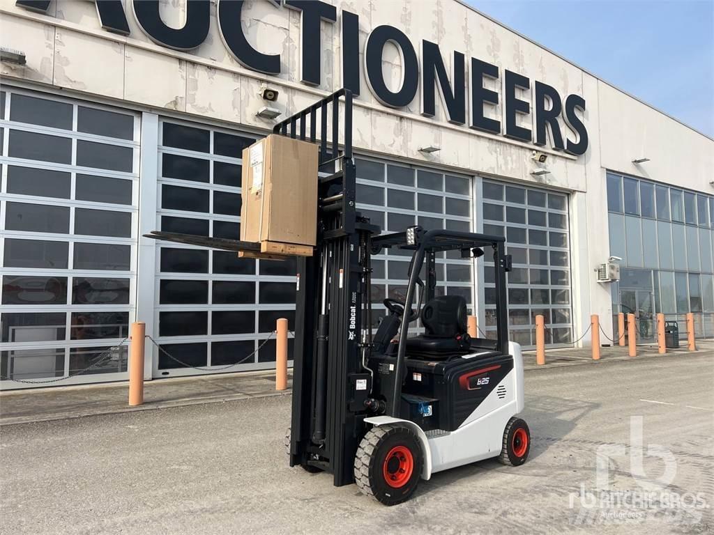 Bobcat B25NS شاحنات ذات رافعات شوكية تعمل بالكهرباء