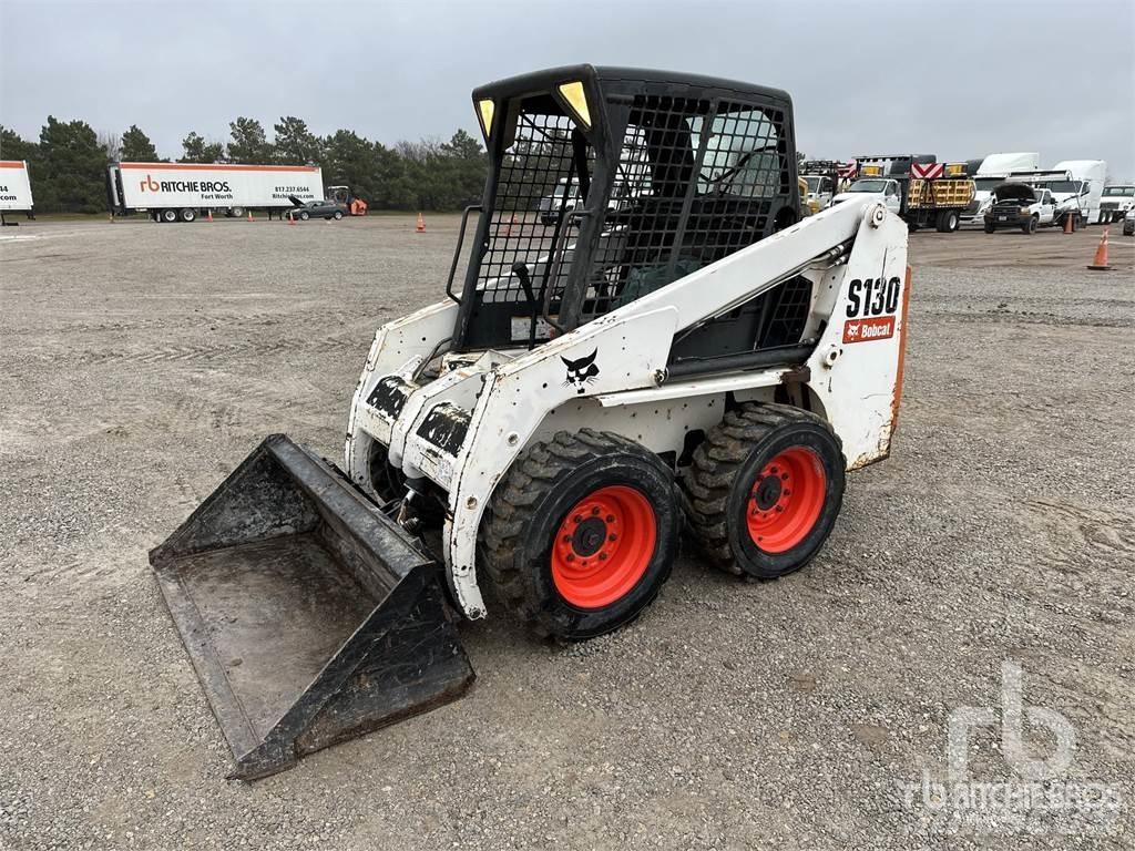 Bobcat S130 لوادر انزلاقية التوجيه