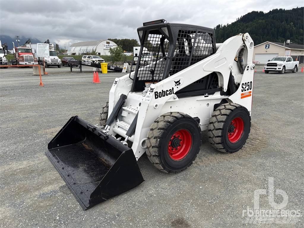 Bobcat S250 لوادر انزلاقية التوجيه