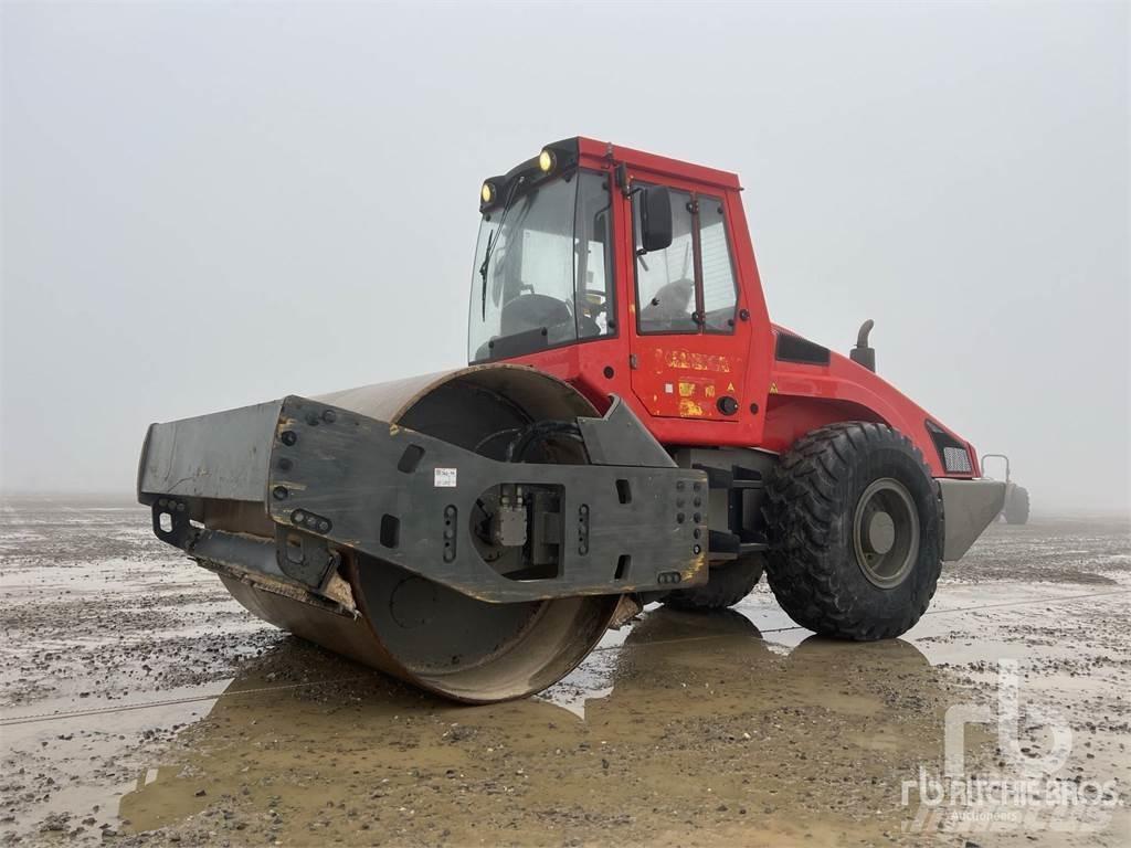 Bomag BW211D مداحل ثنائية الاسطوانة