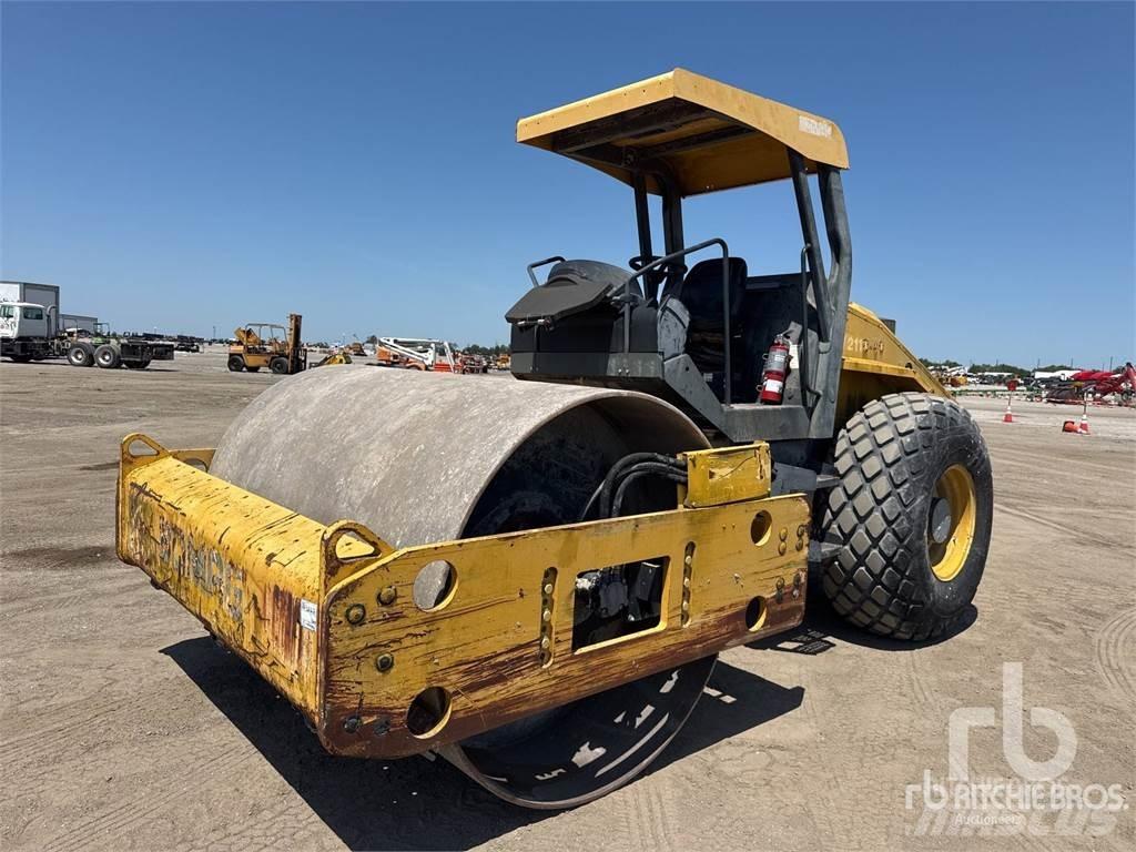 Bomag BW211D-40 ضاغطات التربة