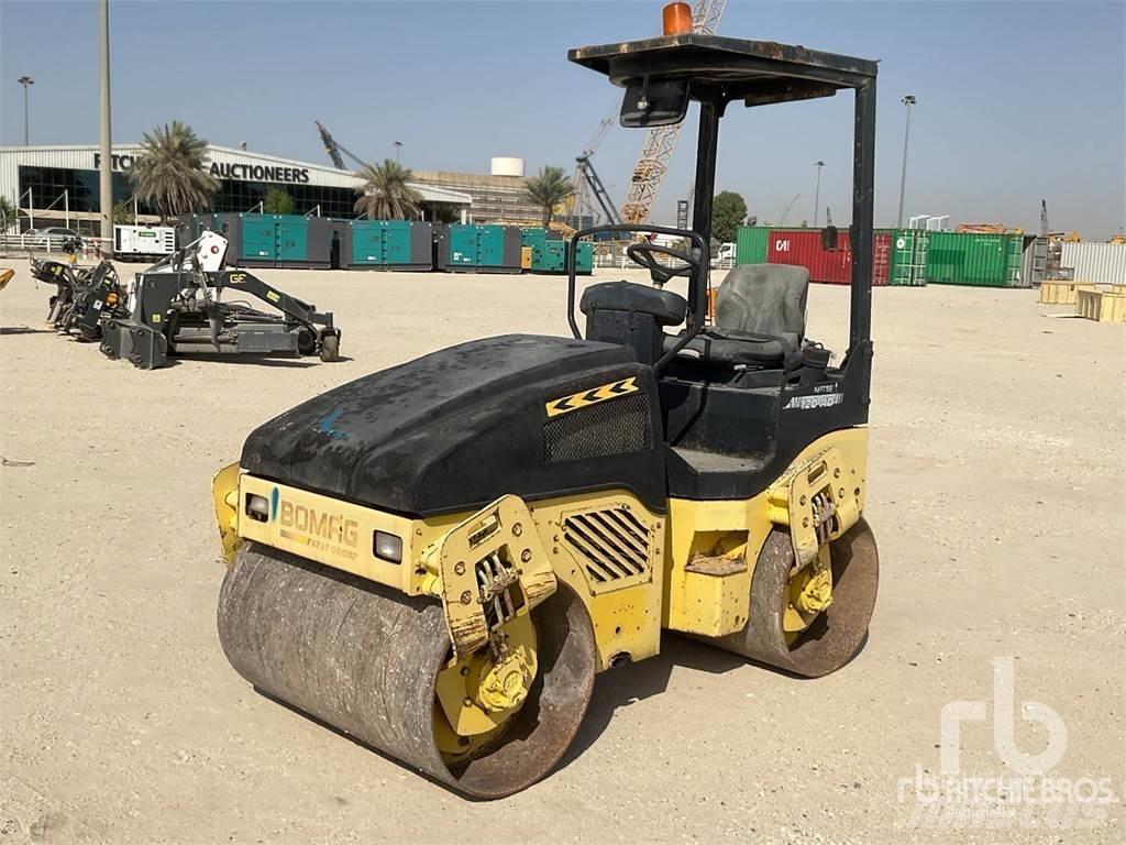 Bomag Tri/A مداحل ثنائية الاسطوانة