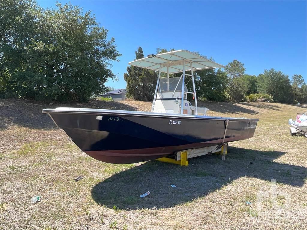  BOSTON WHALER زوارق العمل / مراكب شحن