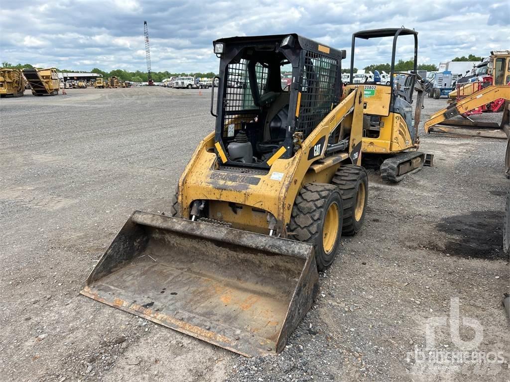 CAT 216B2 لوادر انزلاقية التوجيه