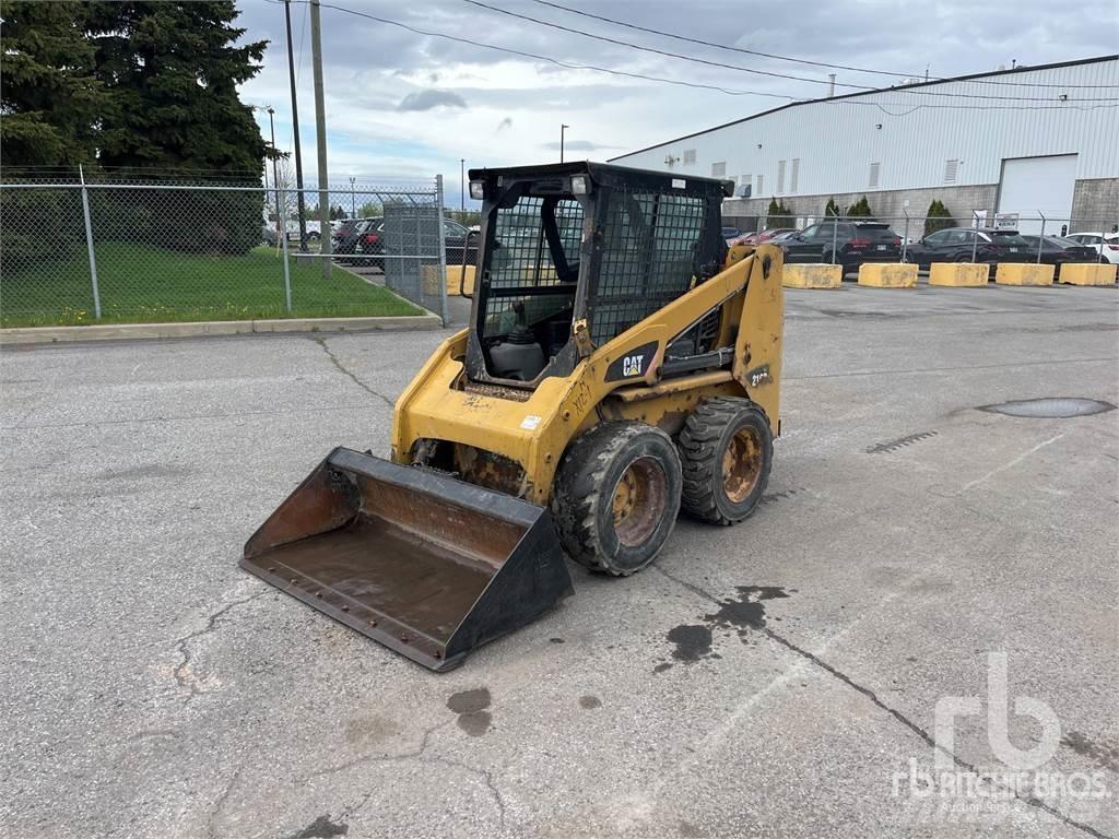 CAT 216B3 لوادر انزلاقية التوجيه