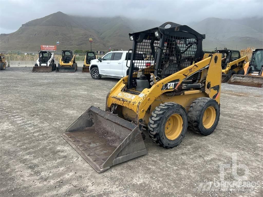 CAT 226B3 لوادر انزلاقية التوجيه