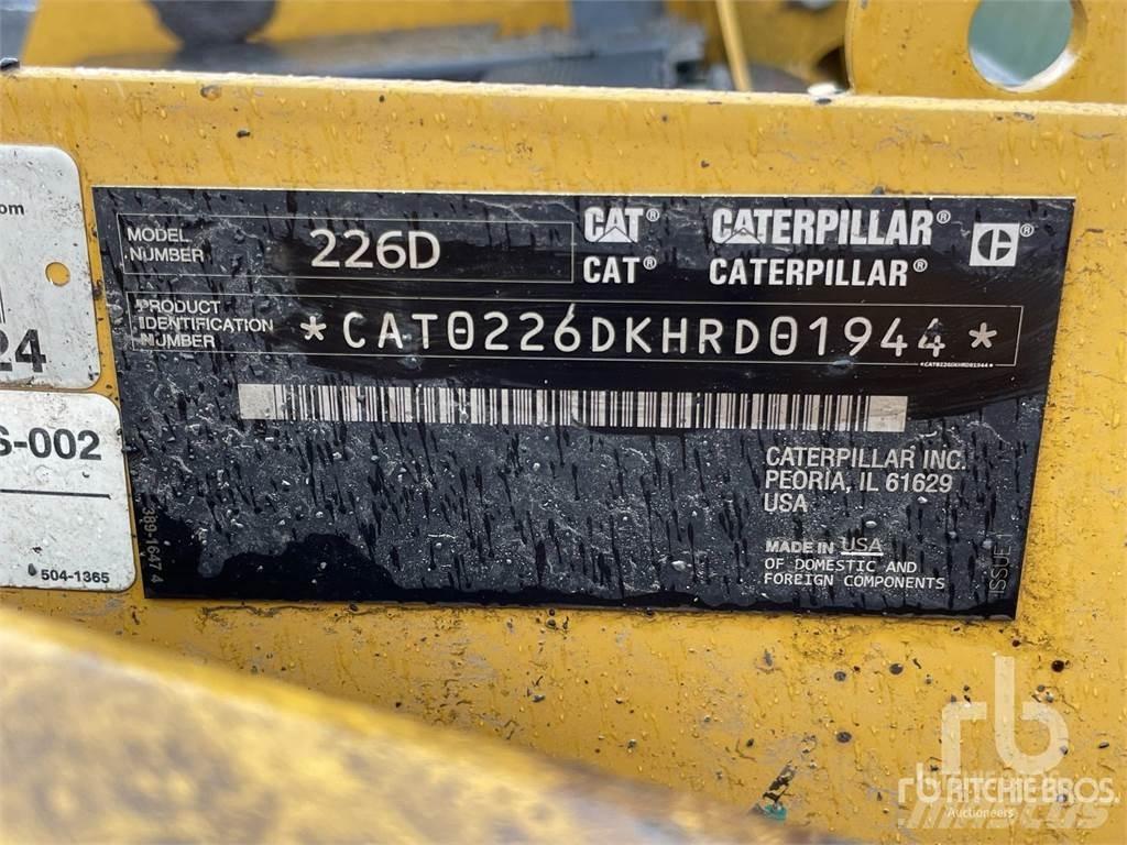 CAT 226D لوادر انزلاقية التوجيه