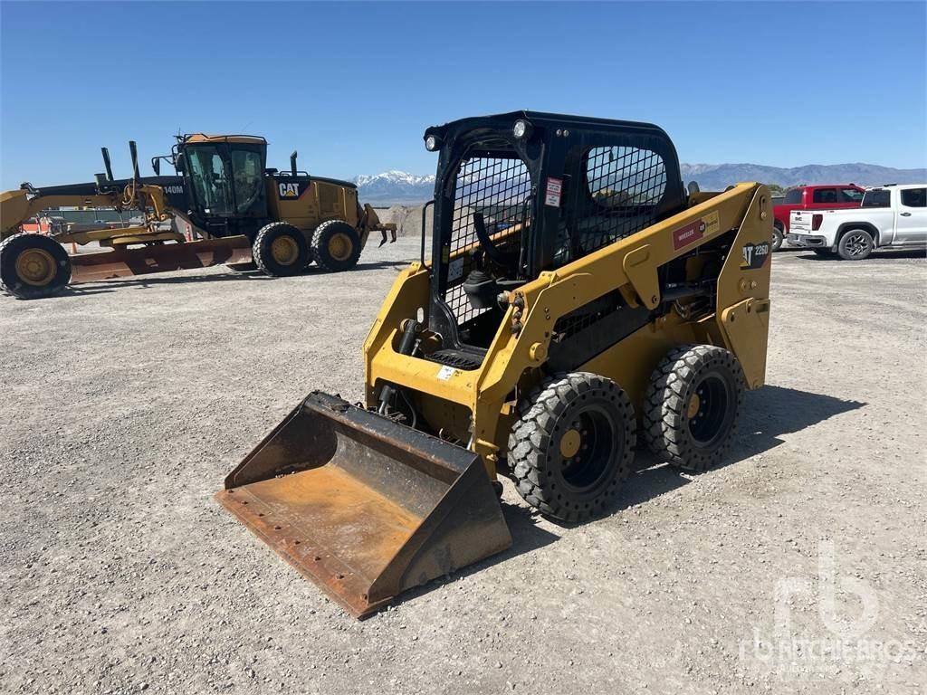 CAT 226D C1-H2 لوادر انزلاقية التوجيه