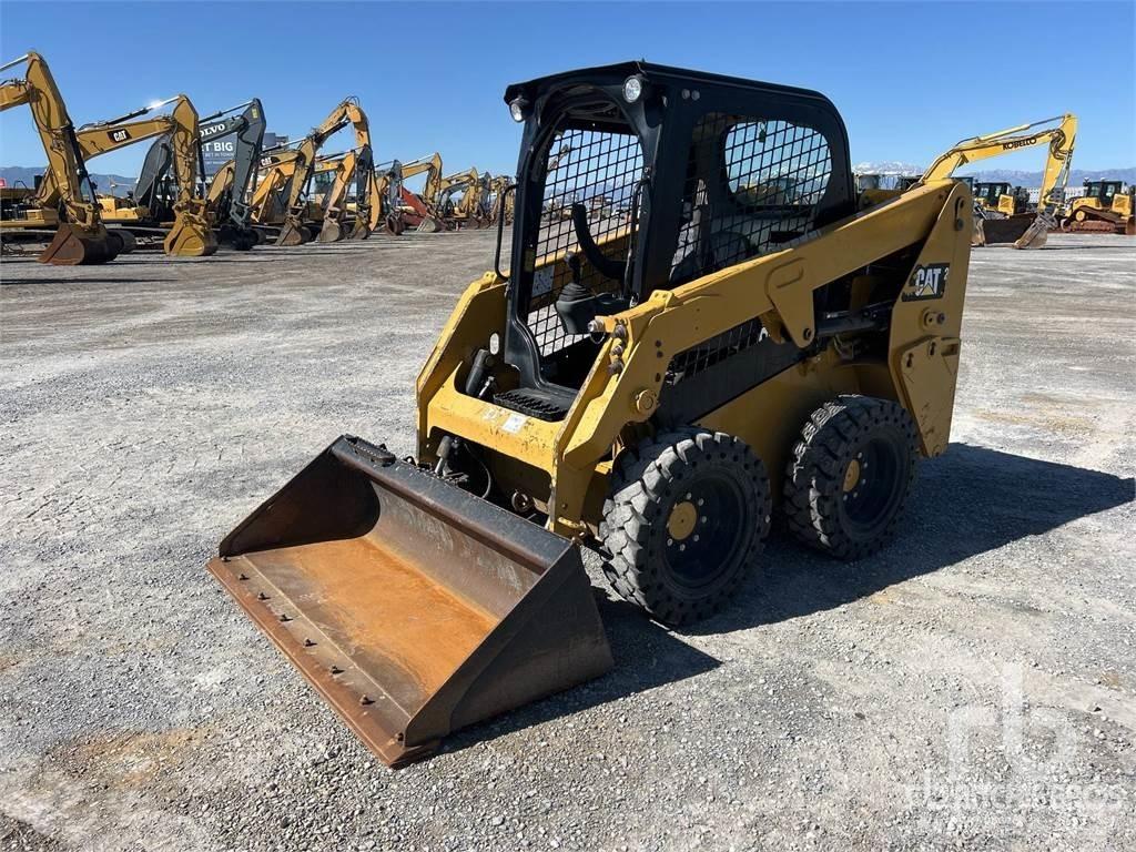 CAT 226D C1-H2 لوادر انزلاقية التوجيه
