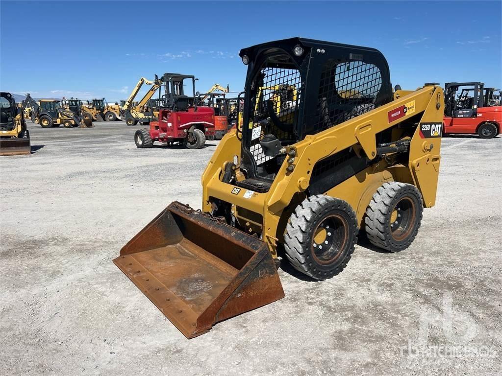 CAT 226D C1-H2 لوادر انزلاقية التوجيه