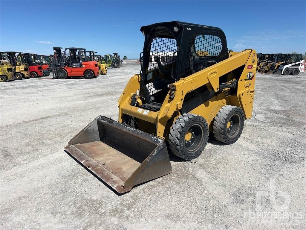CAT 226D C1-H2 لوادر انزلاقية التوجيه
